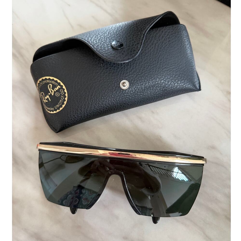 Genny Vintage Black Oversize Square Frame Gold Tone Bar Sunglasses